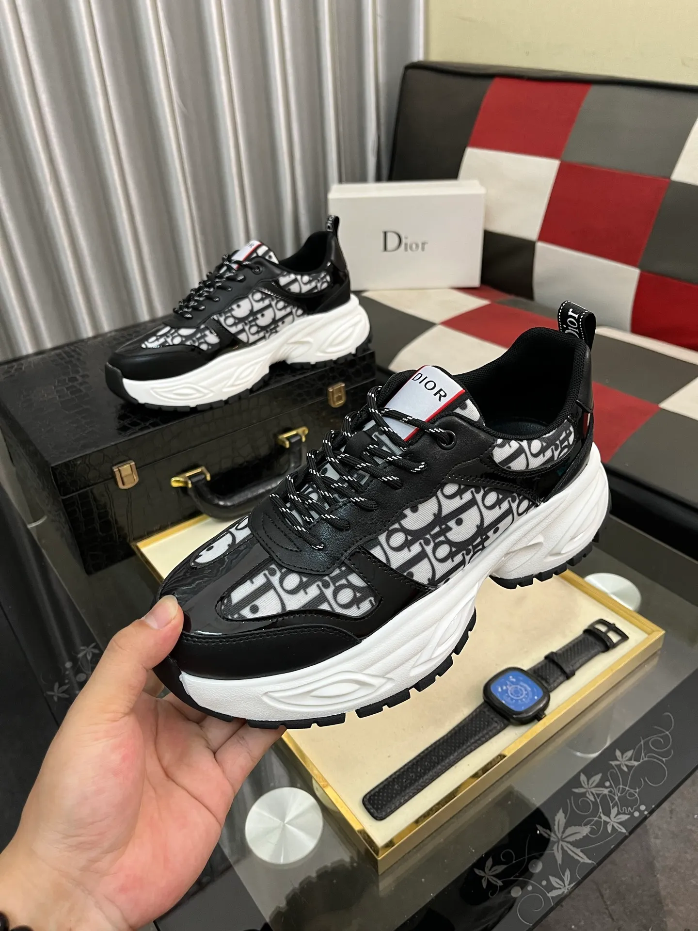 Men's men's shoes 💰458⌚️⌚️Dior's new 🆕low-cut casual sneakers, made of breathable mesh, with brand signature details on the shoe collar to enhance style. Fashionable and versatile, it can complement any look. With a sophisticated design that is both dynamic and modern, this new must-have shoe adds a new dimension to Dior's legacy, displaying modern elegance. Men's shoes 38-44 2️⃣ colors available